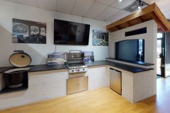Universal-Screens-Showroom-Outdoor-Kitchen