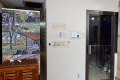 Universal-Screens-Showroom-Somfy-Controls